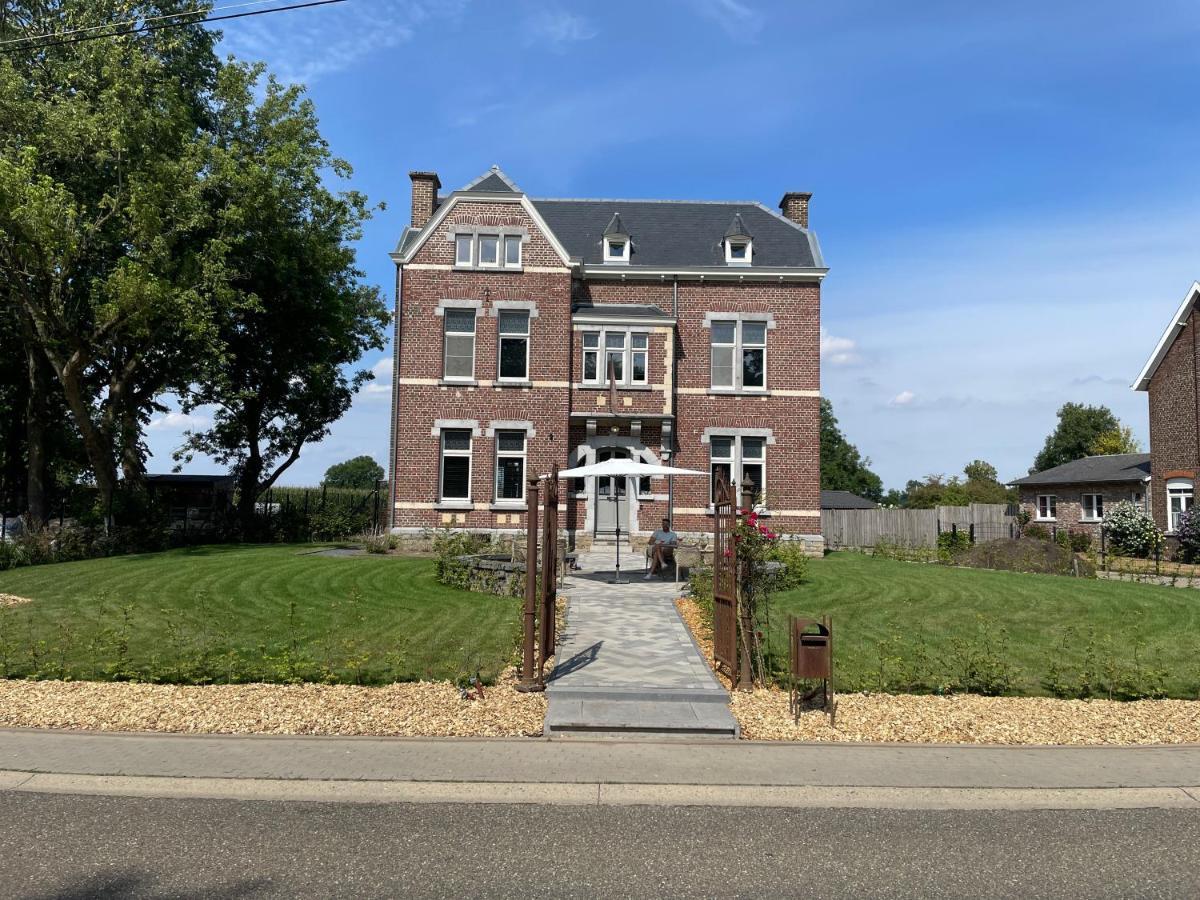 B&B Het Notarishuis - Authentiek Verblijf Nabij Maastricht Voeren Exterior foto