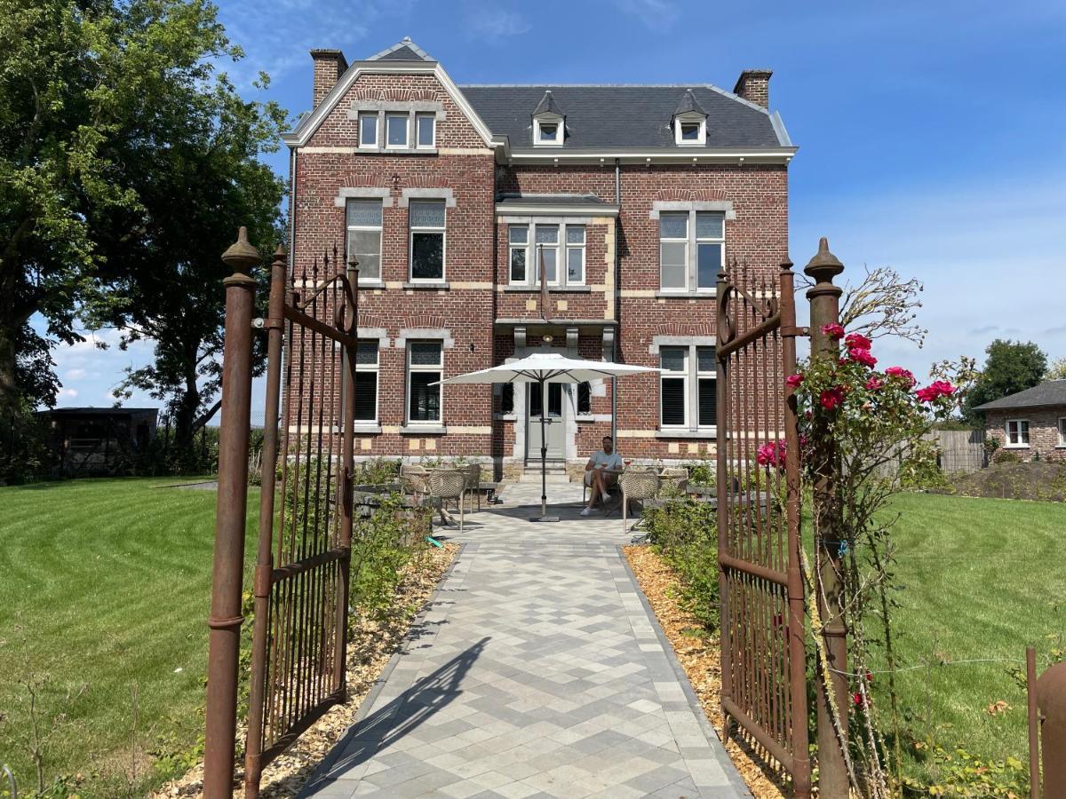 B&B Het Notarishuis - Authentiek Verblijf Nabij Maastricht Voeren Exterior foto