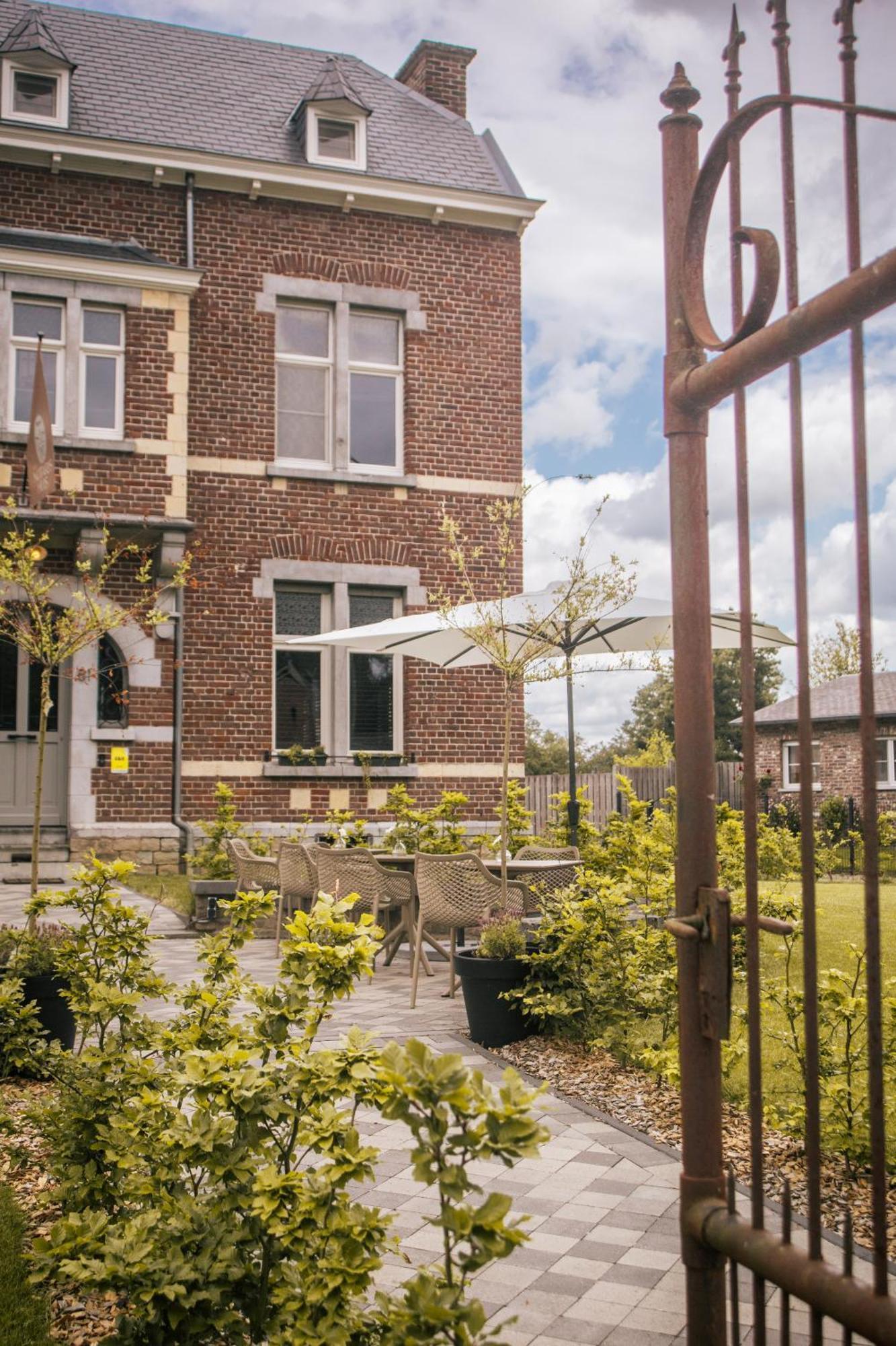 B&B Het Notarishuis - Authentiek Verblijf Nabij Maastricht Voeren Exterior foto
